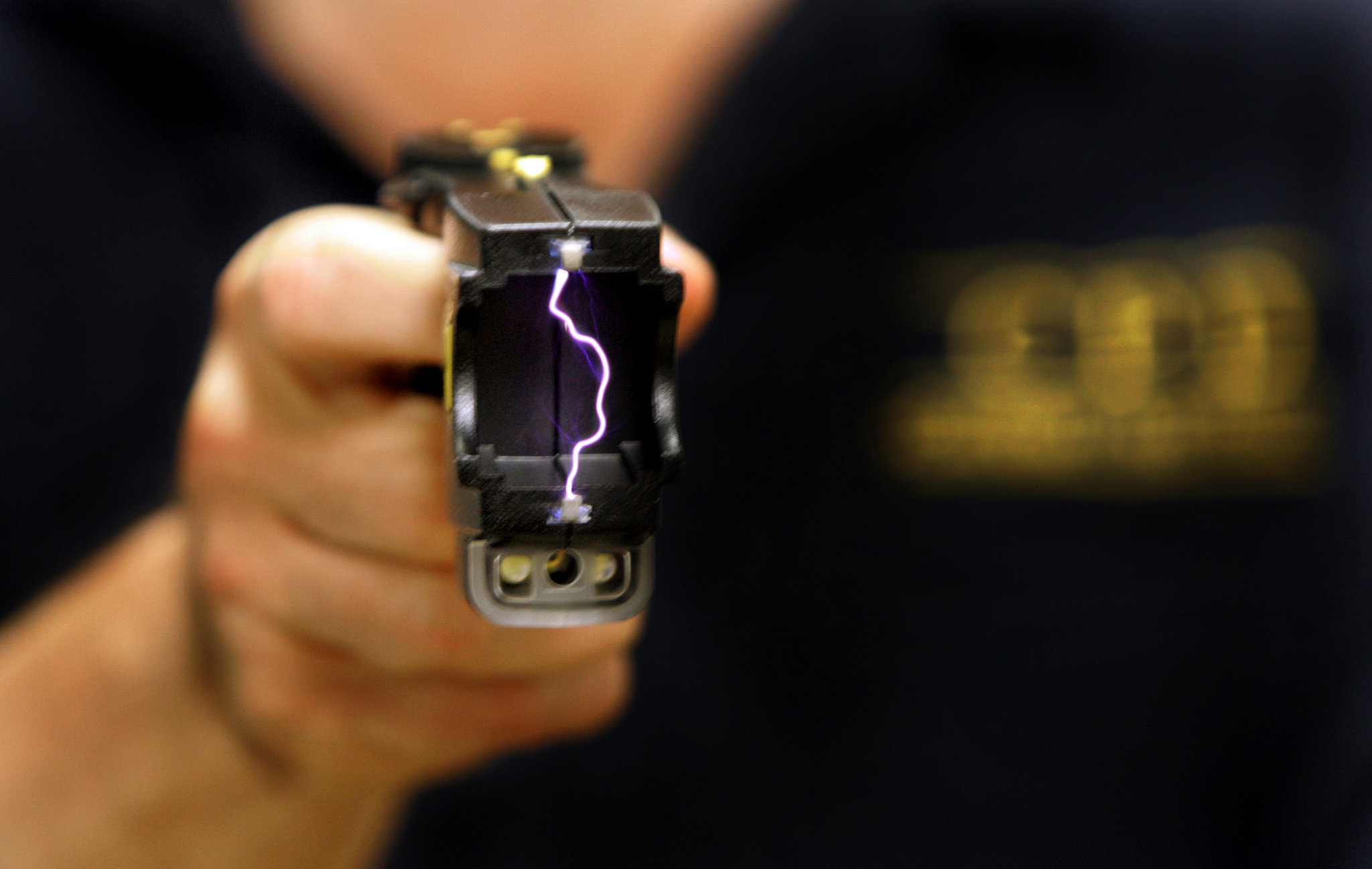 Cops Taser Woman for Buying too Many iPhones